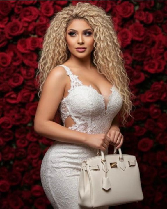 Escort - ADRIANA - Ibiza Tops